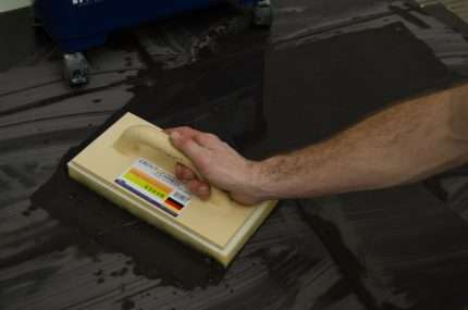 Cleaning grout with the Grout Schnell